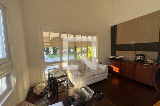 Sala de casa de condomínio para alugar com 4 quartos, 500m² em Alphaville Residencial Um, Barueri