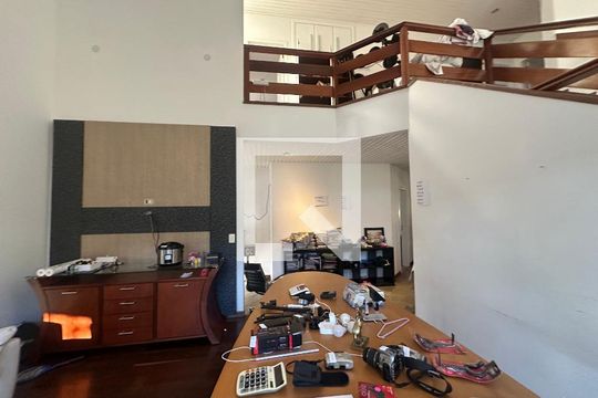 Sala de casa de condomínio para alugar com 4 quartos, 500m² em Alphaville Residencial Um, Barueri