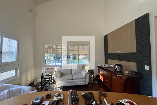 Sala de casa de condomínio para alugar com 4 quartos, 500m² em Alphaville Residencial Um, Barueri