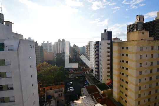 Sala - Vista de apartamento à venda com 1 quarto, 51m² em Centro, Campinas