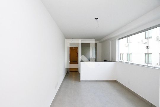 Sala de kitnet/studio à venda com 1 quarto, 43m² em Barro Preto, Belo Horizonte