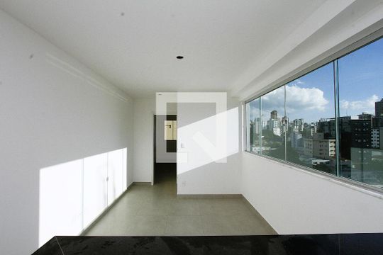 Sala de kitnet/studio à venda com 1 quarto, 43m² em Barro Preto, Belo Horizonte