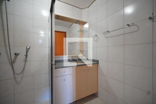Banheiro da Suíte de apartamento para alugar com 2 quartos, 80m² em Saco Grande, Florianópolis