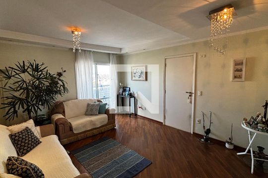 Sala de apartamento para alugar com 3 quartos, 90m² em Pinheirinho, Santo André
