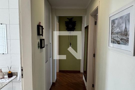 Corredor de apartamento para alugar com 3 quartos, 90m² em Pinheirinho, Santo André