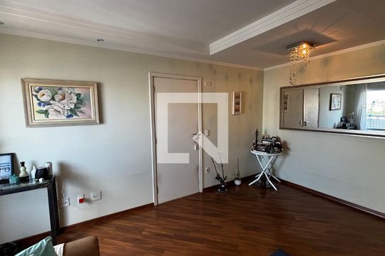 Sala de apartamento para alugar com 3 quartos, 90m² em Pinheirinho, Santo André