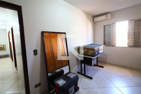 Quarto 1 de casa à venda com 5 quartos, 208m² em Bussocaba, Osasco