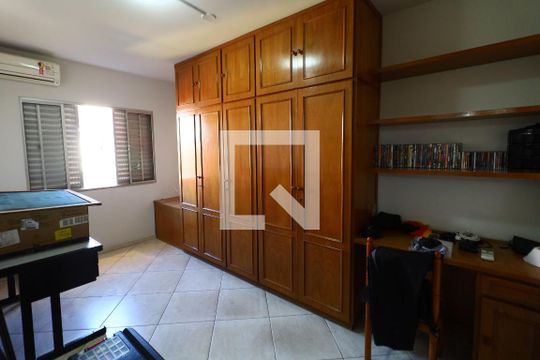 Quarto 1 de casa à venda com 5 quartos, 208m² em Bussocaba, Osasco