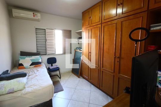 Quarto 2 de casa à venda com 5 quartos, 208m² em Bussocaba, Osasco