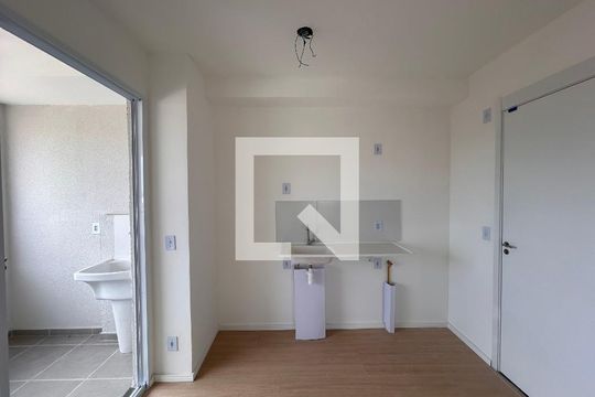 Sala e cozinha  de apartamento para alugar com 2 quartos, 35m² em Campo Grande, São Paulo
