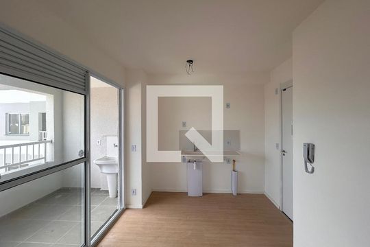 Sala e cozinha  de apartamento para alugar com 2 quartos, 35m² em Campo Grande, São Paulo
