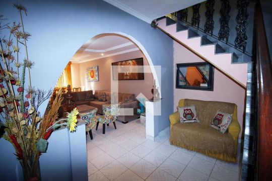Antessala de casa para alugar com 4 quartos, 150m² em Brás de Pina, Rio de Janeiro