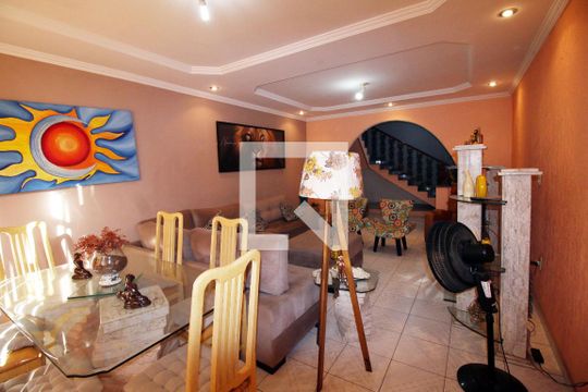 Sala de casa para alugar com 4 quartos, 150m² em Brás de Pina, Rio de Janeiro