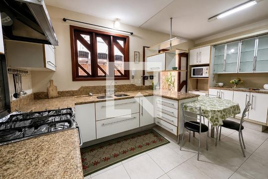 Cozinha de casa para alugar com 4 quartos, 236m² em Nossa Senhora do Rosario, São José