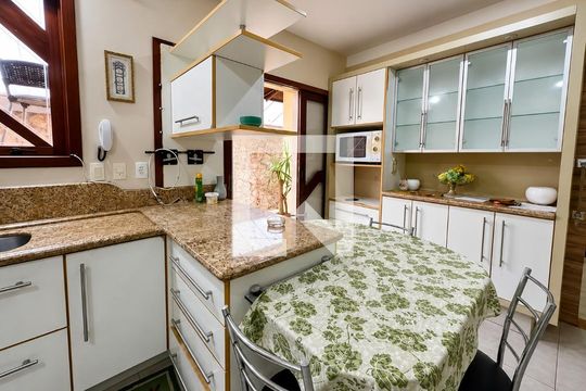 Cozinha de casa para alugar com 4 quartos, 236m² em Nossa Senhora do Rosario, São José