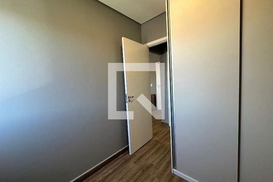Quarto 1 de apartamento para alugar com 2 quartos, 52m² em Jardim Maria Helena, Barueri