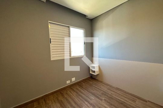 Quarto 2 de apartamento para alugar com 2 quartos, 52m² em Jardim Maria Helena, Barueri
