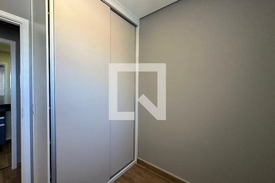 Quarto 1 de apartamento para alugar com 2 quartos, 52m² em Jardim Maria Helena, Barueri