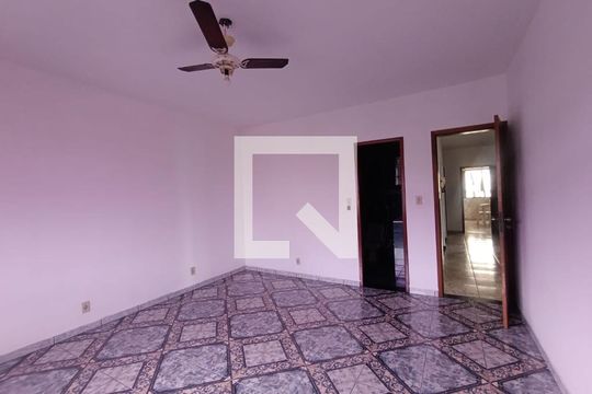 Quarto 1 de casa para alugar com 4 quartos, 180m² em Vila Dagmar, Belford Roxo