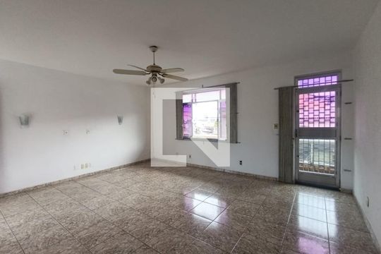 Sala de casa para alugar com 4 quartos, 180m² em Vila Dagmar, Belford Roxo