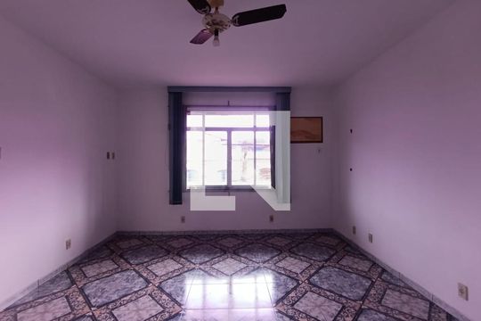 Quarto 1 de casa para alugar com 4 quartos, 180m² em Vila Dagmar, Belford Roxo