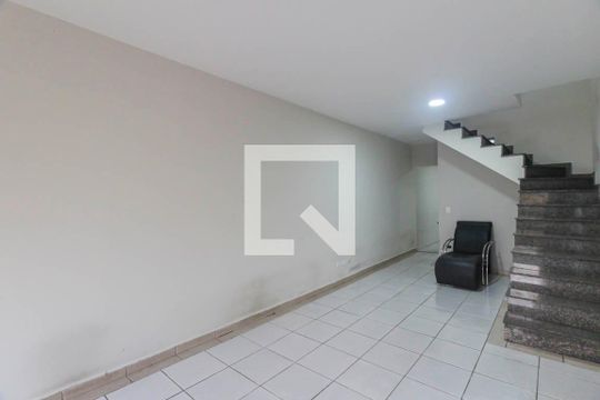 Casa para alugar com 3 quartos, 125m² em Parque Tomas Saraiva, São Paulo