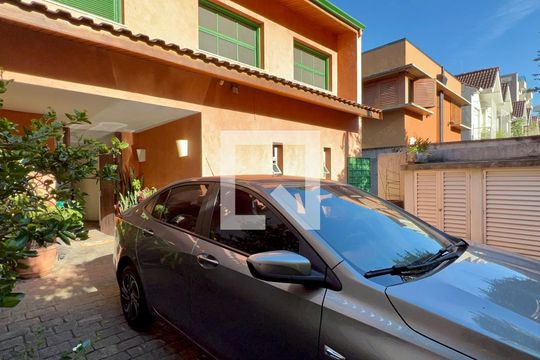 Garagem de casa de condomínio para alugar com 4 quartos, 300m² em Sumarezinho, São Paulo