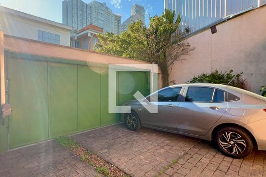 Garagem de casa de condomínio para alugar com 4 quartos, 300m² em Sumarezinho, São Paulo