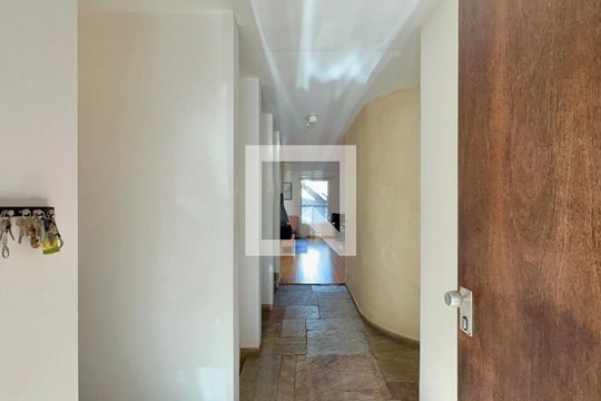 Entrada de casa de condomínio para alugar com 4 quartos, 300m² em Sumarezinho, São Paulo