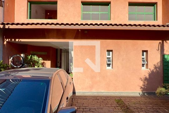 Garagem de casa de condomínio para alugar com 4 quartos, 300m² em Sumarezinho, São Paulo