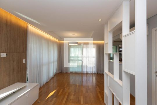 Sala  de apartamento à venda com 3 quartos, 133m² em Vila Paiva, São Paulo