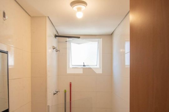 Banheiro de apartamento para alugar com 1 quarto, 45m² em Parque Industrial, Campinas