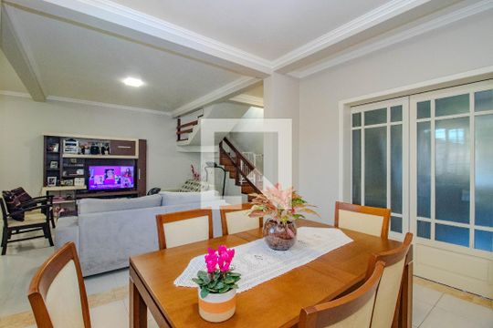 Sala de casa à venda com 4 quartos, 201m² em Sarandi, Porto Alegre