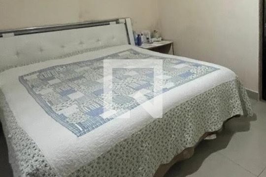 Quarto de casa para alugar com 3 quartos, 100m² em Osvaldo Cruz, Rio de Janeiro