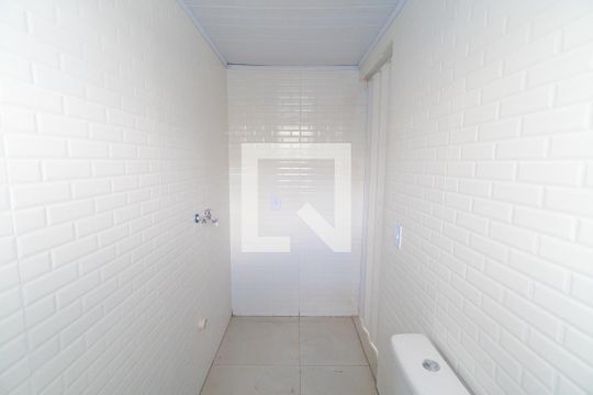 Banheiro de kitnet/studio para alugar com 1 quarto, 26m² em Vila do Encontro, São Paulo