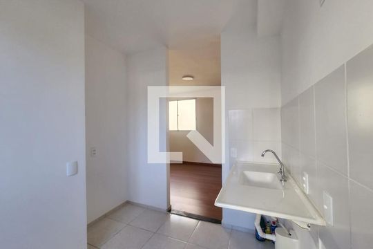 Cozinha de apartamento para alugar com 2 quartos, 48m² em Tijuca, Contagem