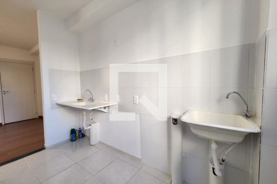 Cozinha de apartamento para alugar com 2 quartos, 48m² em Tijuca, Contagem