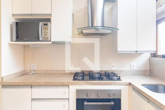 Cozinha de apartamento para alugar com 3 quartos, 140m² em Petrópolis, Porto Alegre