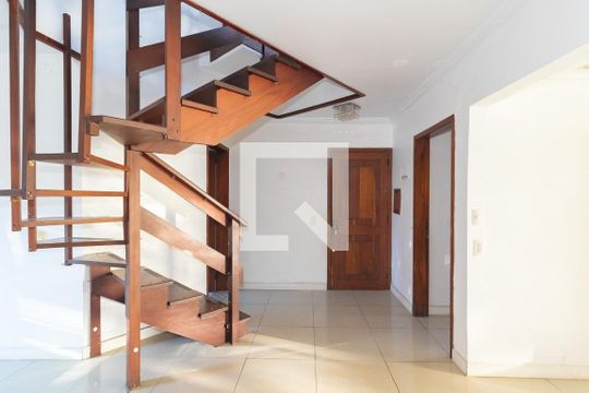 Sala de apartamento para alugar com 3 quartos, 140m² em Petrópolis, Porto Alegre