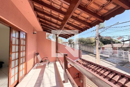 Sacada de casa à venda com 3 quartos, 186m² em Vila Aparecida, Jundiaí