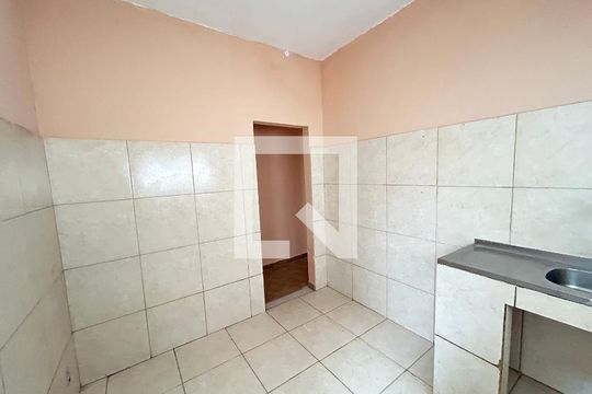 Cozinha de casa para alugar com 1 quarto, 38m² em Pavuna, Nilópolis