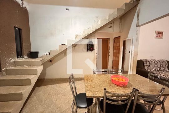 Casa à venda com 2 quartos, 132m² em Arvoredo, Contagem