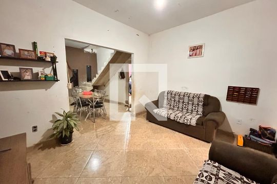 Casa à venda com 2 quartos, 132m² em Arvoredo, Contagem