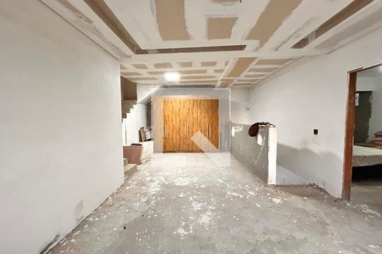 Casa à venda com 2 quartos, 132m² em Arvoredo, Contagem