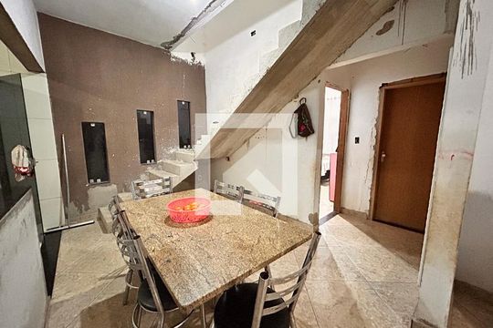 Casa à venda com 2 quartos, 132m² em Arvoredo, Contagem