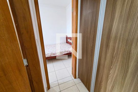 Sala de apartamento para alugar com 1 quarto, 45m² em Nova Mirim, Praia Grande