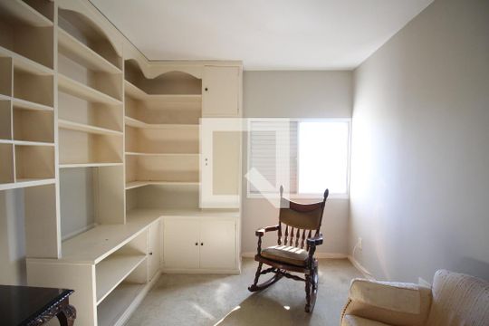 Escritório de apartamento para alugar com 4 quartos, 210m² em Real Parque, São Paulo