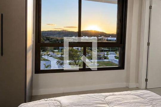 Quarto de apartamento para alugar com 2 quartos, 80m² em Jurerê Internacional, Florianópolis