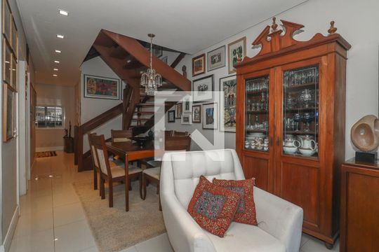 Sala de casa de condomínio à venda com 3 quartos, 218m² em Jardim Carvalho, Porto Alegre