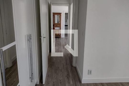 Corredor de apartamento para alugar com 2 quartos, 75m² em Cristal, Porto Alegre